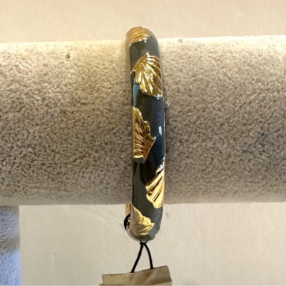 NWT Sequin by Nordstrom Clamper Bangle Bracelet- gray enamel, gold tone seashell - Picture 6 of 12